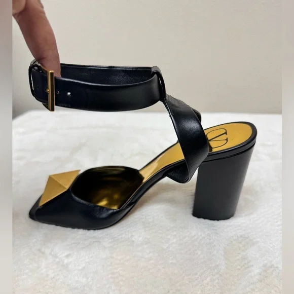 Valentino Garavani - One Stud 90 Leather Sandals - women’s Size 38 - US 8 - Picture 9 of 15